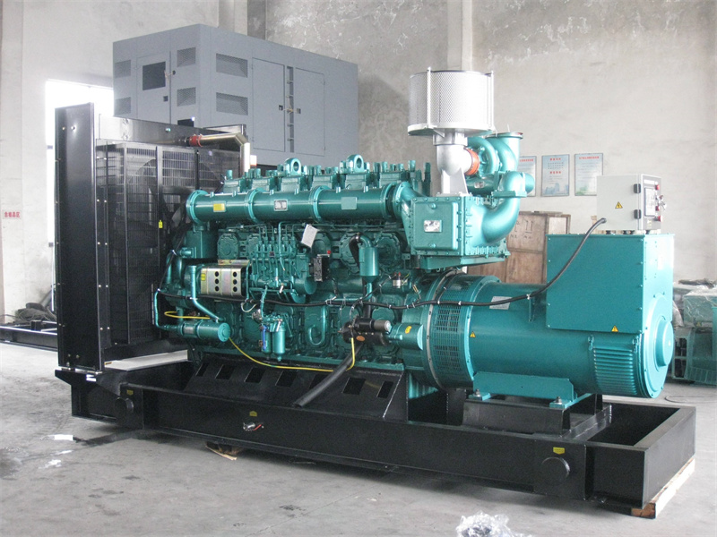 滦平200KW 柴油发电机的油耗是多少？
