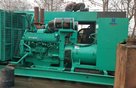 滦平发电机组如何判断水冷式机油散热器内部是否需要清洗？